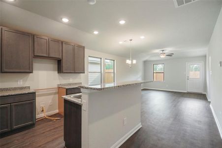 New construction Single-Family house 5325 Basquait Drive, Houston, TX 77048 - photo 7 7