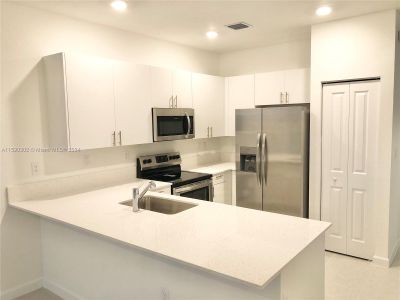 New construction Townhouse house 28569 Sw 134Th Ct, Unit -, Homestead, FL 33033 - photo 6 6
