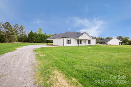 New construction Single-Family house 672 Double K Road, Clover, SC 29710 - photo 18 18