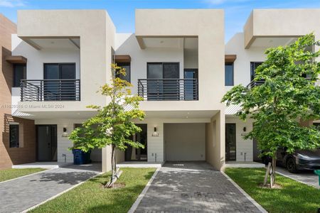 New construction Townhouse house 4125 N Oak Pl, Unit 4125, Dania Beach, FL 33314 - photo 0