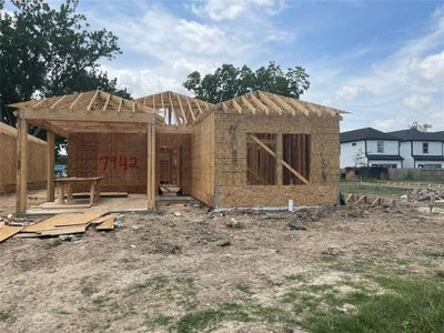 New construction Single-Family house 7942 Sparta Street, Houston, TX 77028 - photo 2 2