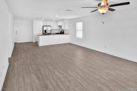 New construction Single-Family house 1221 Donaire Lane, New Braunfels, TX 78130 - photo 10 10