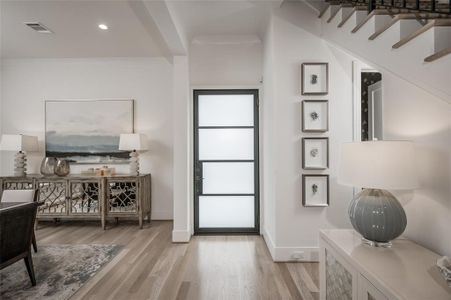 The welcoming entry leads to the dining room on the right as you enter and the pretty powder bath to the left. The white oak floors extend throughout the home, and there is abundant wall space for art.