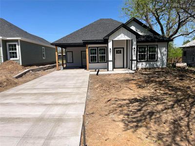 New construction Single-Family house 929 W Elm Street, Denison, TX 75020 - photo 0