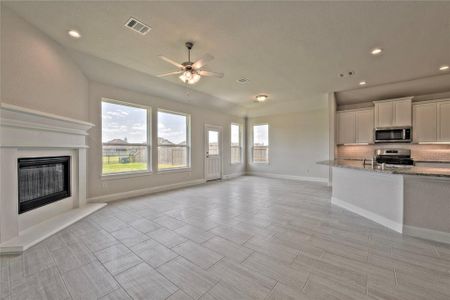 New construction Single-Family house 12019 Champions Forest Drive, Mont Belvieu, TX 77535 - photo 11 11