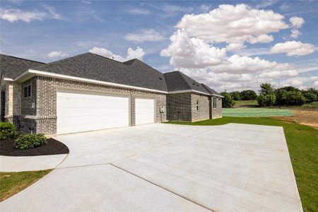 New construction Single-Family house 104 Oak Meadow Lane, Weatherford, TX 76085 - photo 3 3