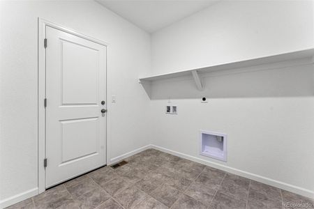 New construction Single-Family house 3538 N Duquesne Court, Aurora, CO 80019 Sand Dune - With Opt. Basement- photo 3 3