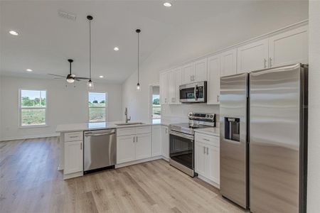 New construction Single-Family house 1024 Thompson Avenue, Frostproof, FL 33843 - photo 6 6