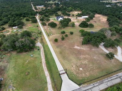 New construction Single-Family house 128 Big Oak Trail, Springtown, TX 76082 - photo 36 36