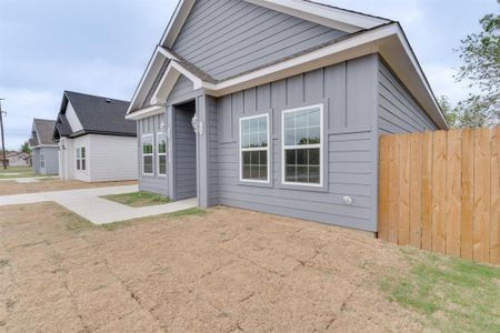 New construction Single-Family house 1010 S Smith Street, Ennis, TX 75119 - photo 3 3