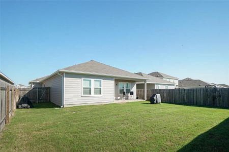 New construction Single-Family house 401 Wren Ln, Kyle, TX 78640 - photo 15 15