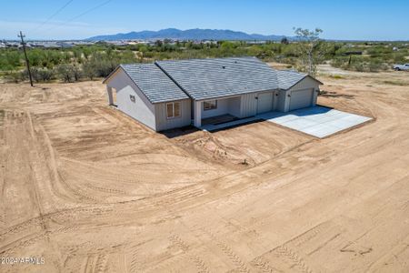 New construction Single-Family house 17661 W Brookhart Way, Surprise, AZ 85387 - photo 31 31