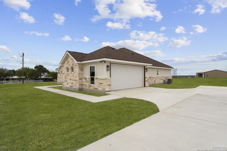 New construction Single-Family house 157 Lake View Circle, La Vernia, TX 78121 - photo 24 24