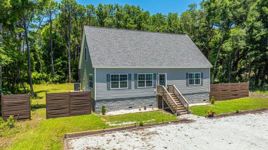 New construction Single-Family house 944 Blackbear Drive, Edisto Island, SC 29438 - photo 0 0