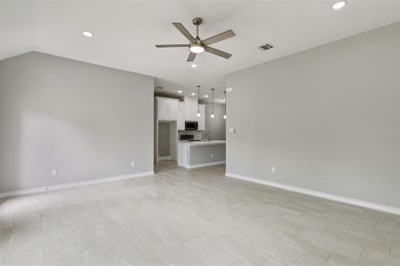 New construction Single-Family house 527 Phillips Street, Cleburne, TX 76033 - photo 18 18