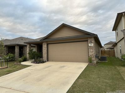 New construction Single-Family house 212 Middle Green Loop, Floresville, TX 78114 - photo 2 2