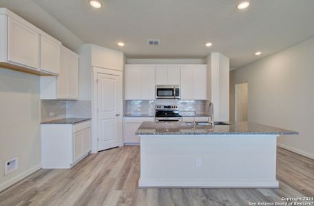 New construction Single-Family house 913 Gray Cloud Drive, New Braunfels, TX 78130 Landmark Series - Avalon- photo
