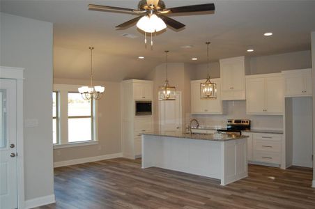 New construction Single-Family house 737 Raylan Street, Springtown, TX 76082 - photo 4 4