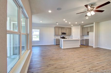 New construction Single-Family house 3543 Twin Dish Way, New Braunfels, TX 78130 Landmark Series - Blanton- photo 8 8