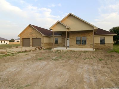 New construction Single-Family house 104 W Tree Farm Dr, Lytle, TX 78052 - photo 0 0