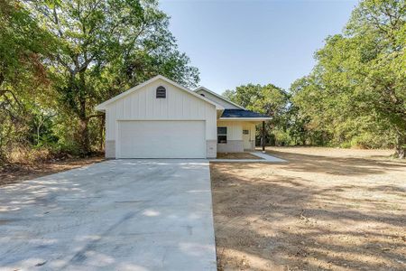 New construction Single-Family house 404 1/2 Evans St, Cleburne, TX 76033 - photo 0