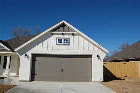 New construction Single-Family house 809 Haley Street, Springtown, TX 76082 - photo 1 1