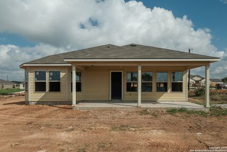 New construction Single-Family house 105 Pendleton Cove, Floresville, TX 78114 Kingsley- photo 12 12