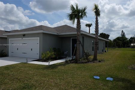 New construction Single-Family house 209 Raspberry Rd, Fort Pierce, FL 34981 - photo 1 1