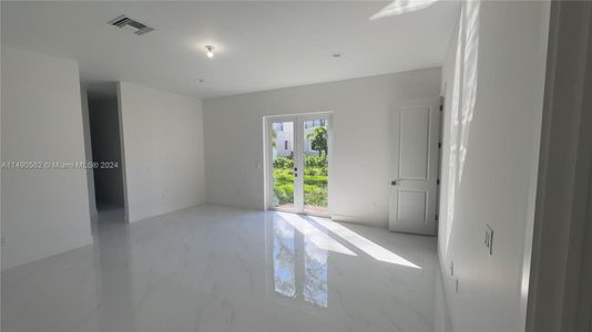 New construction Single-Family house 3562 Forest View Circle, Fort Lauderdale, FL 33312 - photo 33 33