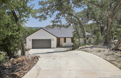 New construction Single-Family house 750 La Paloma, Canyon Lake, TX 78133 - photo 1 1