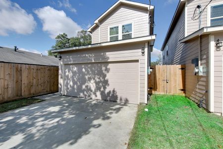 New construction Single-Family house 4741 Bricker Street, Houston, TX 77033 - photo 1 1