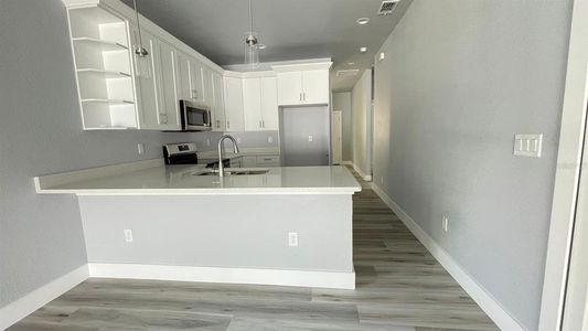 New construction Single-Family house 9408 N Tenth Street, Tampa, FL 33612 - photo 4 4