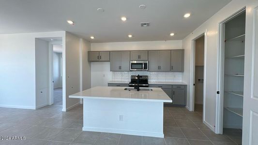 New construction Single-Family house 25292 W Hidalgo Avenue, Buckeye, AZ 85326 - photo 6 6