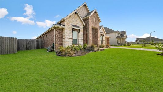 New construction Single-Family house 15015 Lake Shore Avenue, Mont Belvieu, TX 77523 - photo 1 1