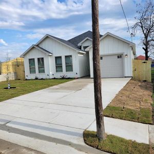 New construction Single-Family house 1830 Fordham Road, Dallas, TX 75216 - photo 1 1