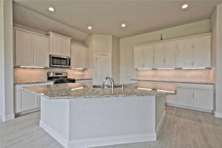 New construction Single-Family house 12019 Champions Forest Drive, Mont Belvieu, TX 77535 - photo 8 8