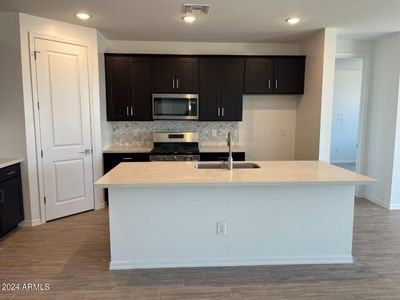New construction Single-Family house 7679 W Saddlehorn Road, Peoria, AZ 85383 - photo 4 4