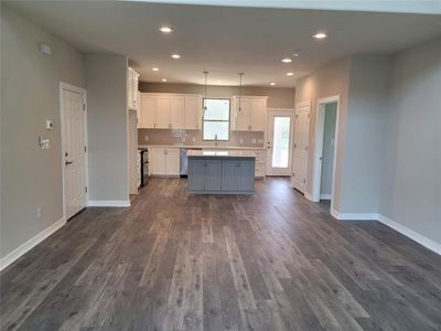New construction Single-Family house 122 W Kikipua Ln, Bastrop, TX 78602 - photo 6 6