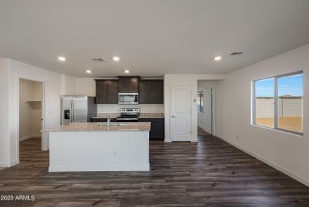 New construction Single-Family house 640 W Crowned Dove Trail, Casa Grande, AZ 85122 - photo 1 1