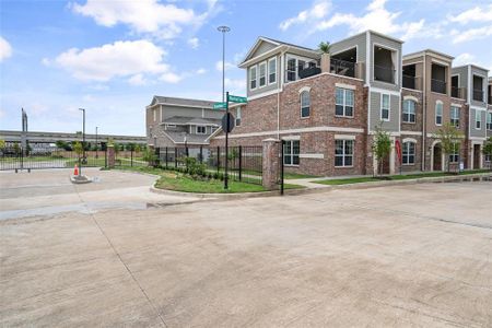 View of front facade featuring a balcony (stock photos of the model, colors may vary)