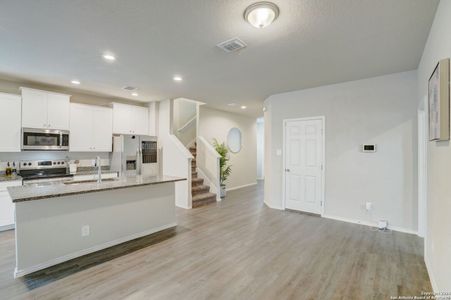 New construction Single-Family house 423 Pleasanton Sprg, San Antonio, TX 78221 - photo 4 4