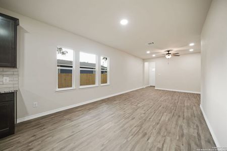 New construction Single-Family house 530 W Byrd Blvd, Universal City, TX 78148 - photo 6 6