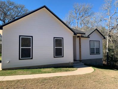 New construction Single-Family house 104 Hilea Ct, Bastrop, TX 78602 - photo 1 1