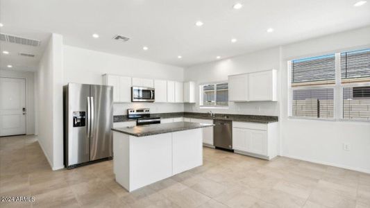 New construction Single-Family house 36160 W San Ildefanso Avenue, Maricopa, AZ 85138 - photo 1 1