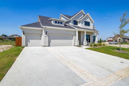 Craftsman house featuring a front yard