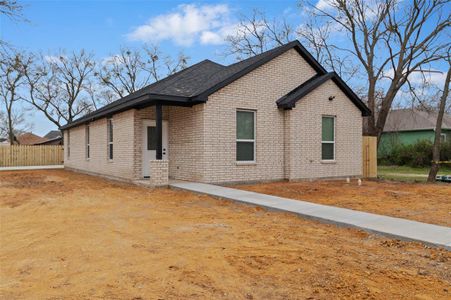 New construction Single-Family house 1412 Jean Street, Gainesville, TX 76240 - photo 1 1