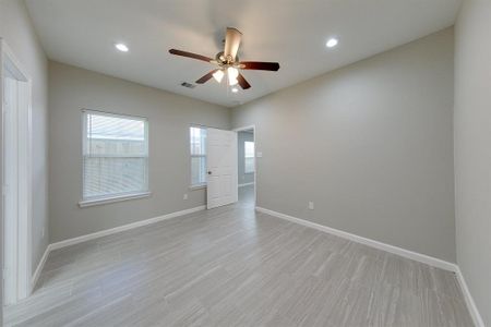 New construction Single-Family house 4743 Bricker Street, Houston, TX 77033 - photo 4 4