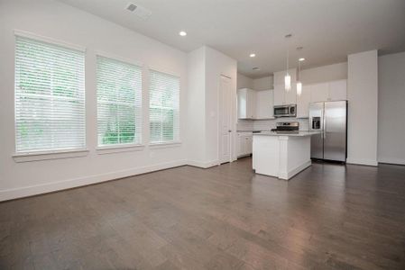 New construction Single-Family house 6013 Cypress Street, Houston, TX 77074 - photo 16 16