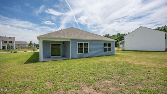 New construction Single-Family house 110 Garden Row Lane, Clayton, NC 27520 Cali - photo 39 39