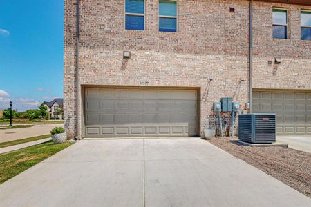 New construction Townhouse house 12977 Wymeth Drive, Farmers Branch, TX 75234 - photo 30 30
